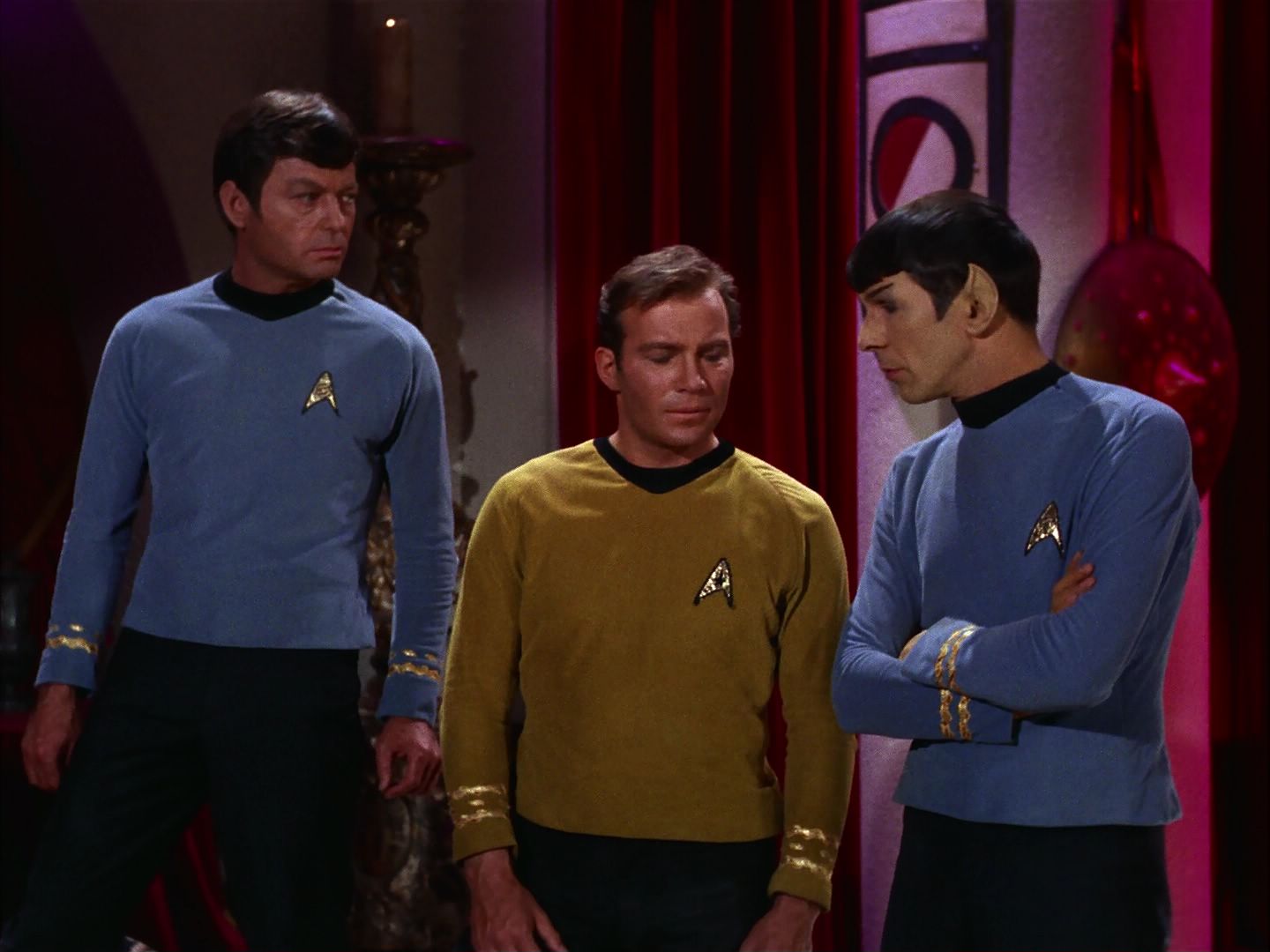 ariane179254_StarTrek_2x07_Catspaw_1327.jpg