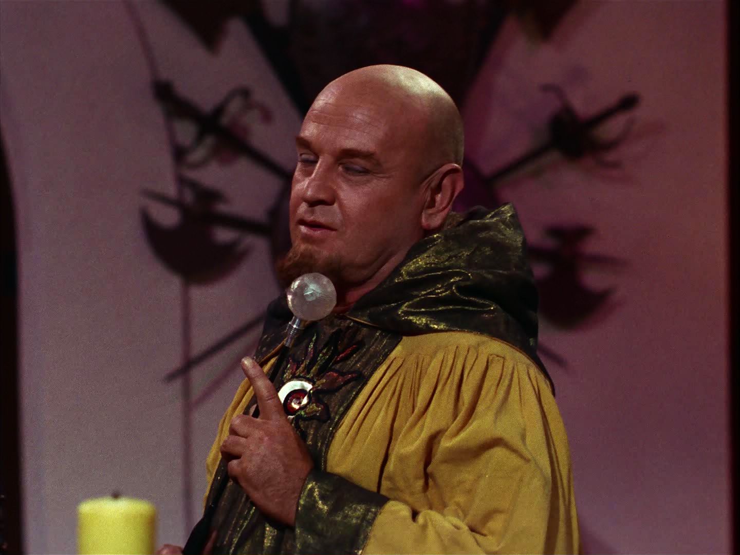 ariane179254_StarTrek_2x07_Catspaw_1348.jpg