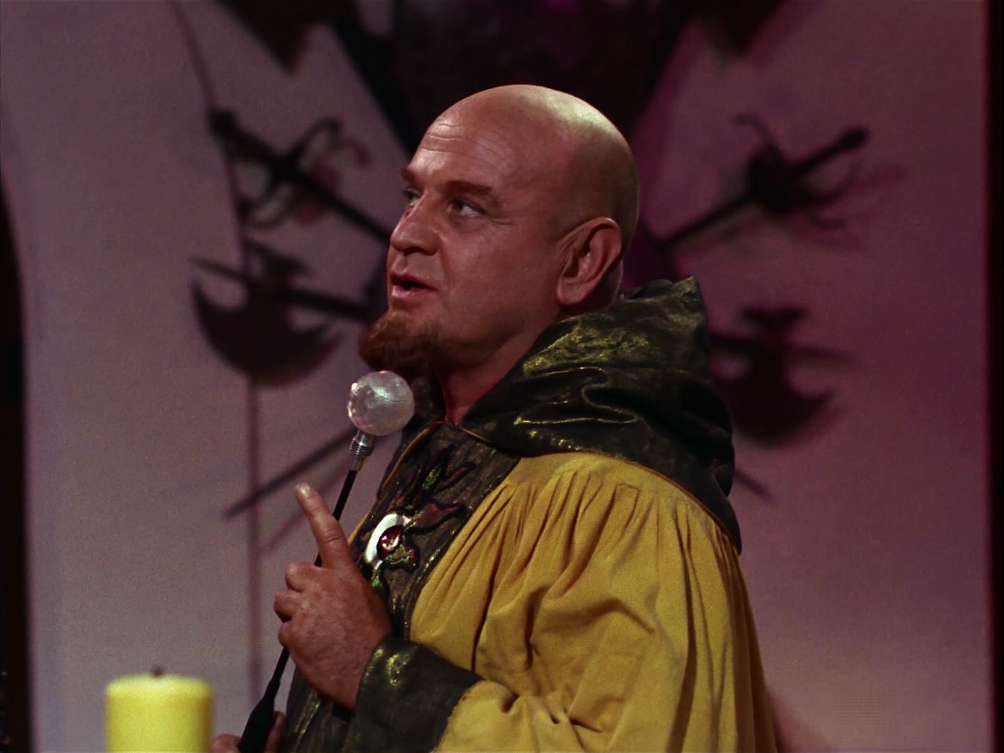 ariane179254_StarTrek_2x07_Catspaw_1349.jpg