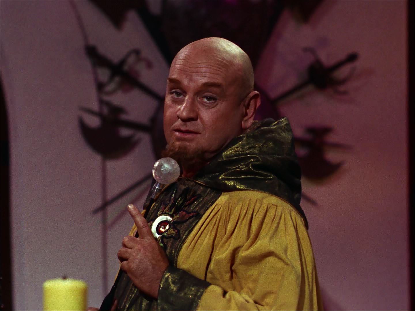 ariane179254_StarTrek_2x07_Catspaw_1353.jpg