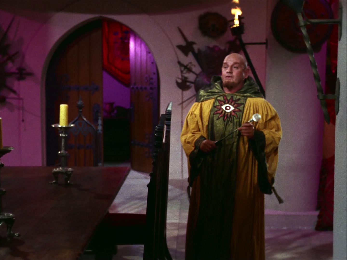 ariane179254_StarTrek_2x07_Catspaw_1367.jpg