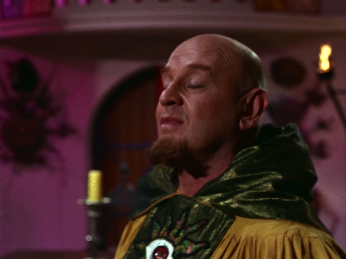 ariane179254_StarTrek_2x07_Catspaw_1371.jpg