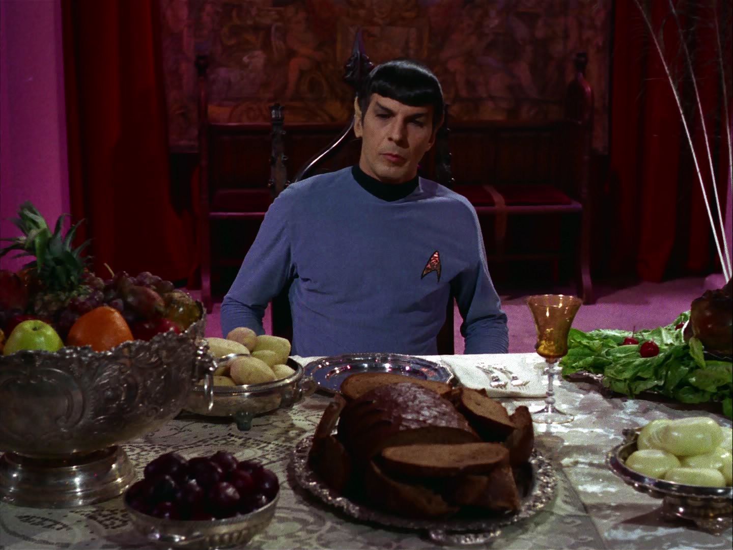 ariane179254_StarTrek_2x07_Catspaw_1408.jpg