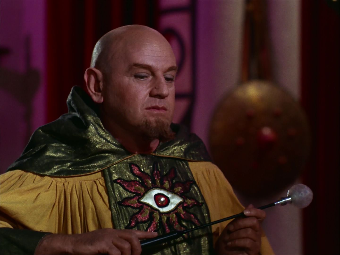 ariane179254_StarTrek_2x07_Catspaw_1422.jpg