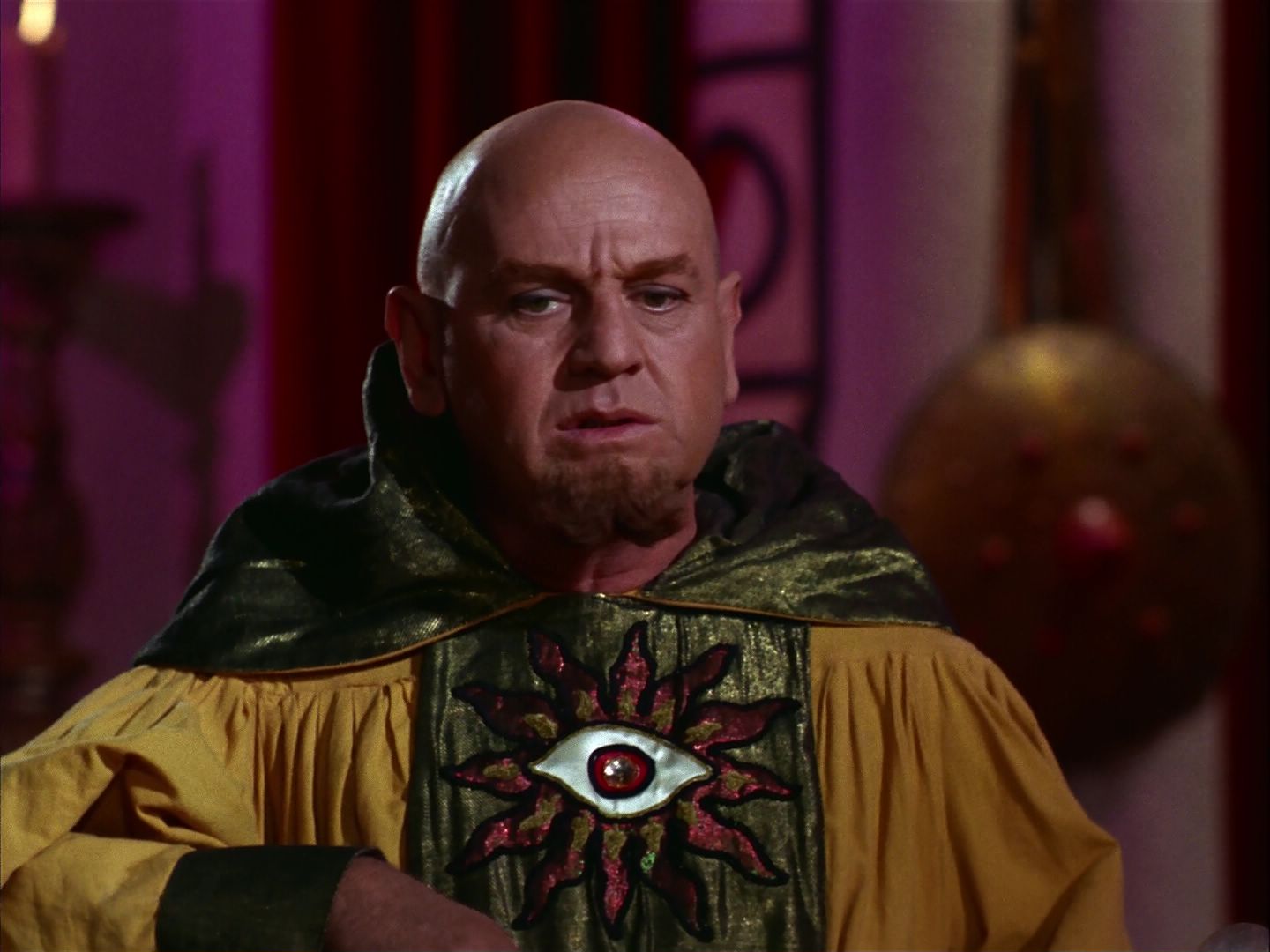 ariane179254_StarTrek_2x07_Catspaw_1469.jpg