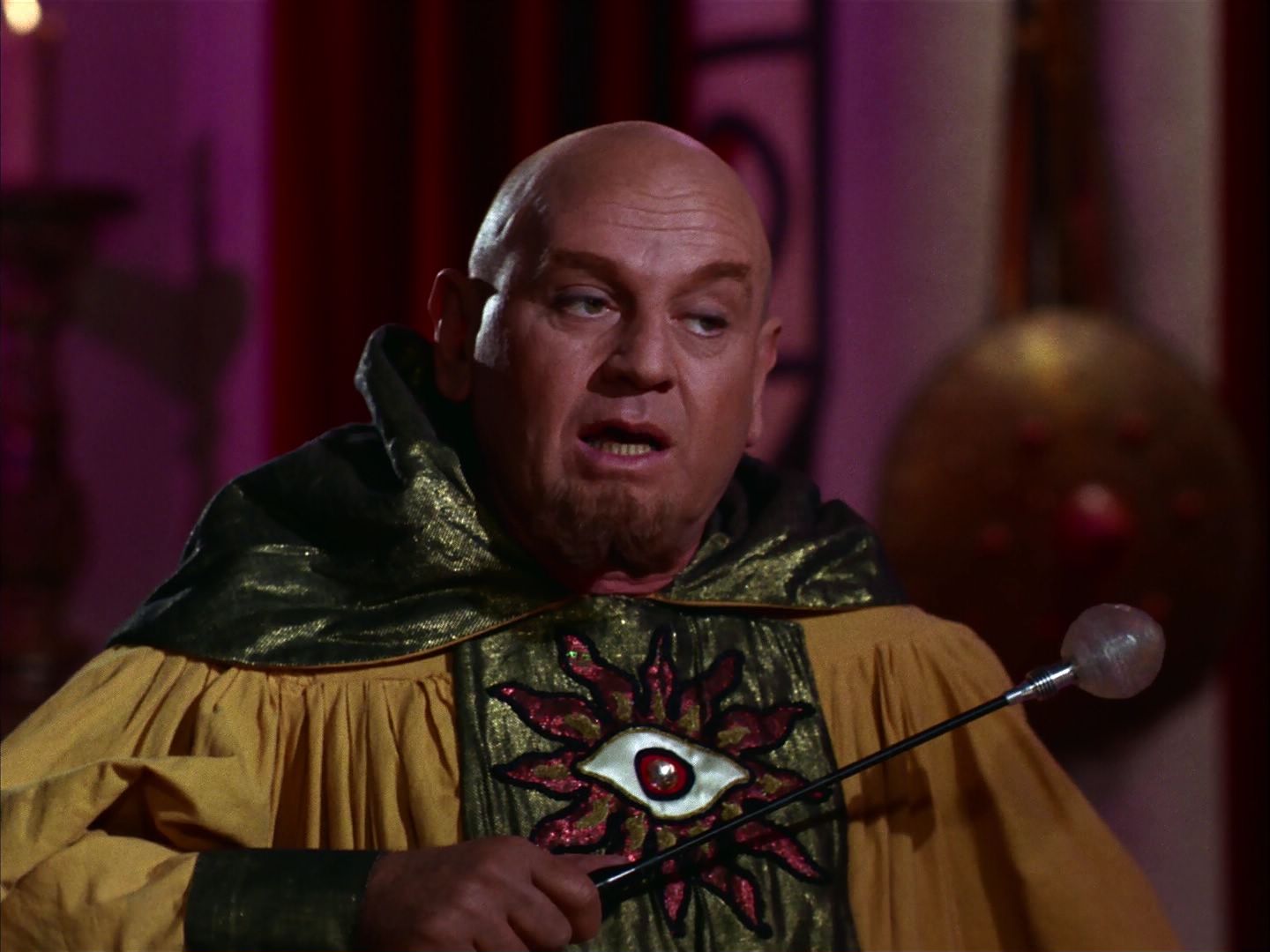 ariane179254_StarTrek_2x07_Catspaw_1521.jpg