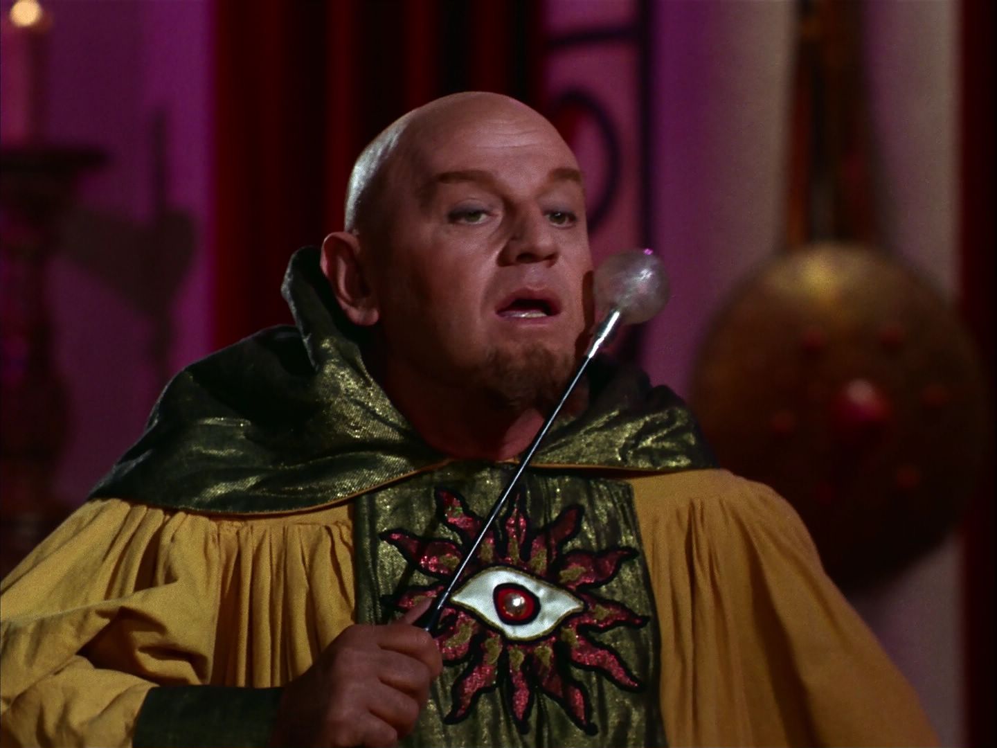 ariane179254_StarTrek_2x07_Catspaw_1526.jpg