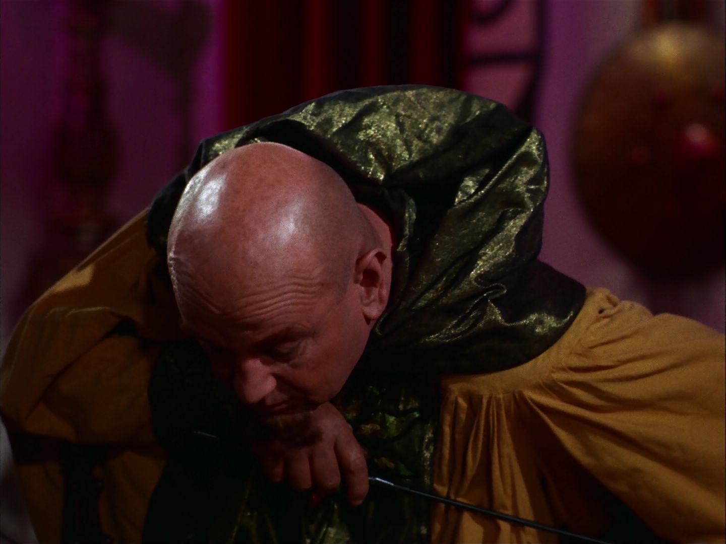 ariane179254_StarTrek_2x07_Catspaw_1537.jpg