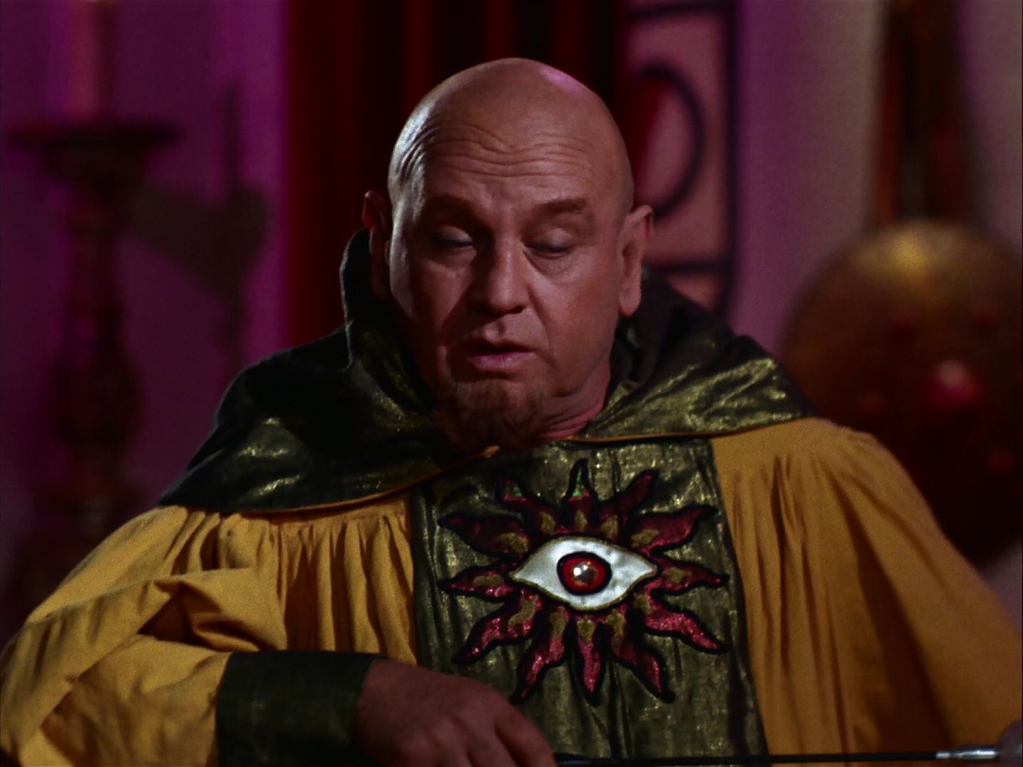 ariane179254_StarTrek_2x07_Catspaw_1540.jpg