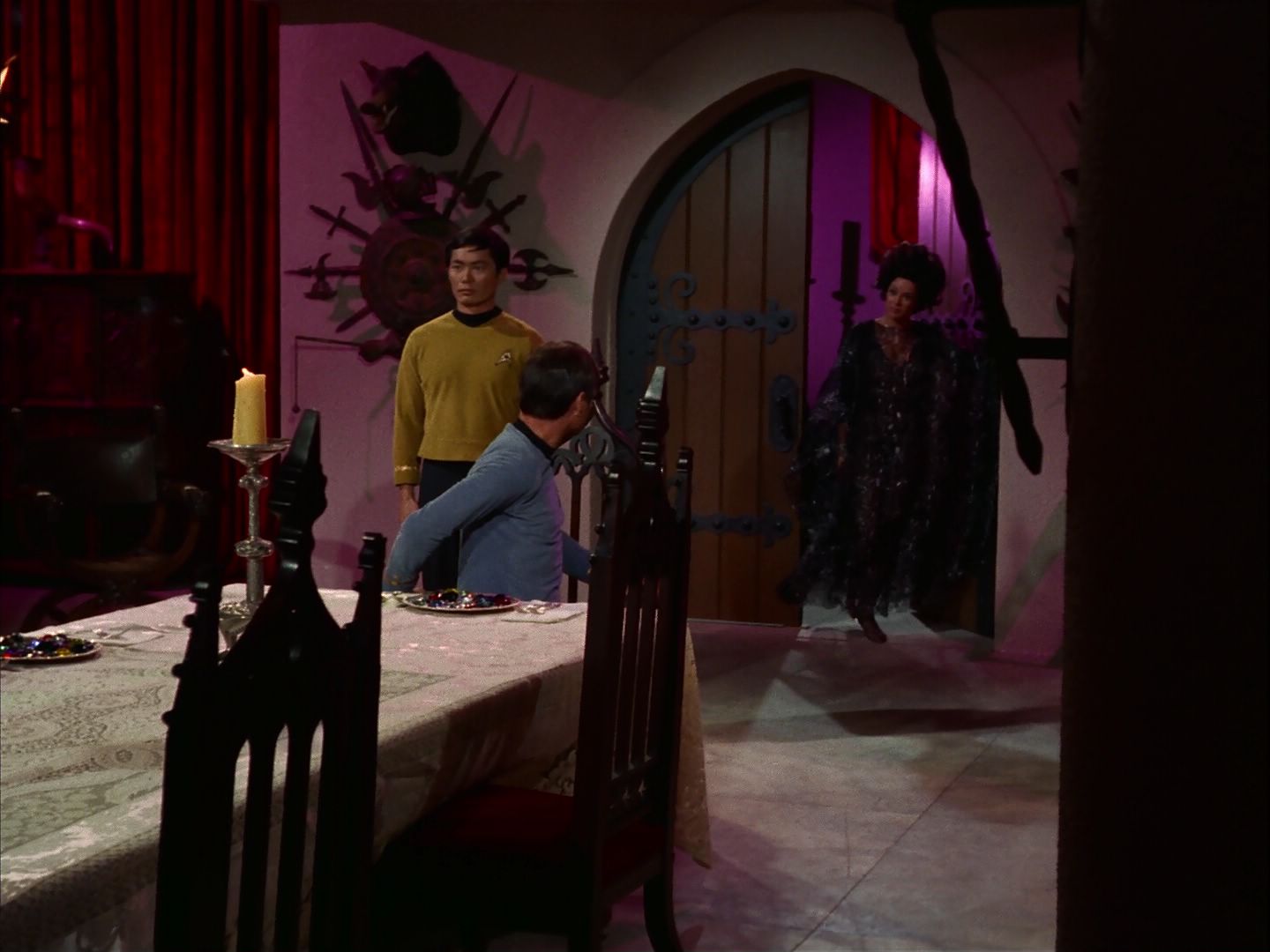 ariane179254_StarTrek_2x07_Catspaw_1558.jpg