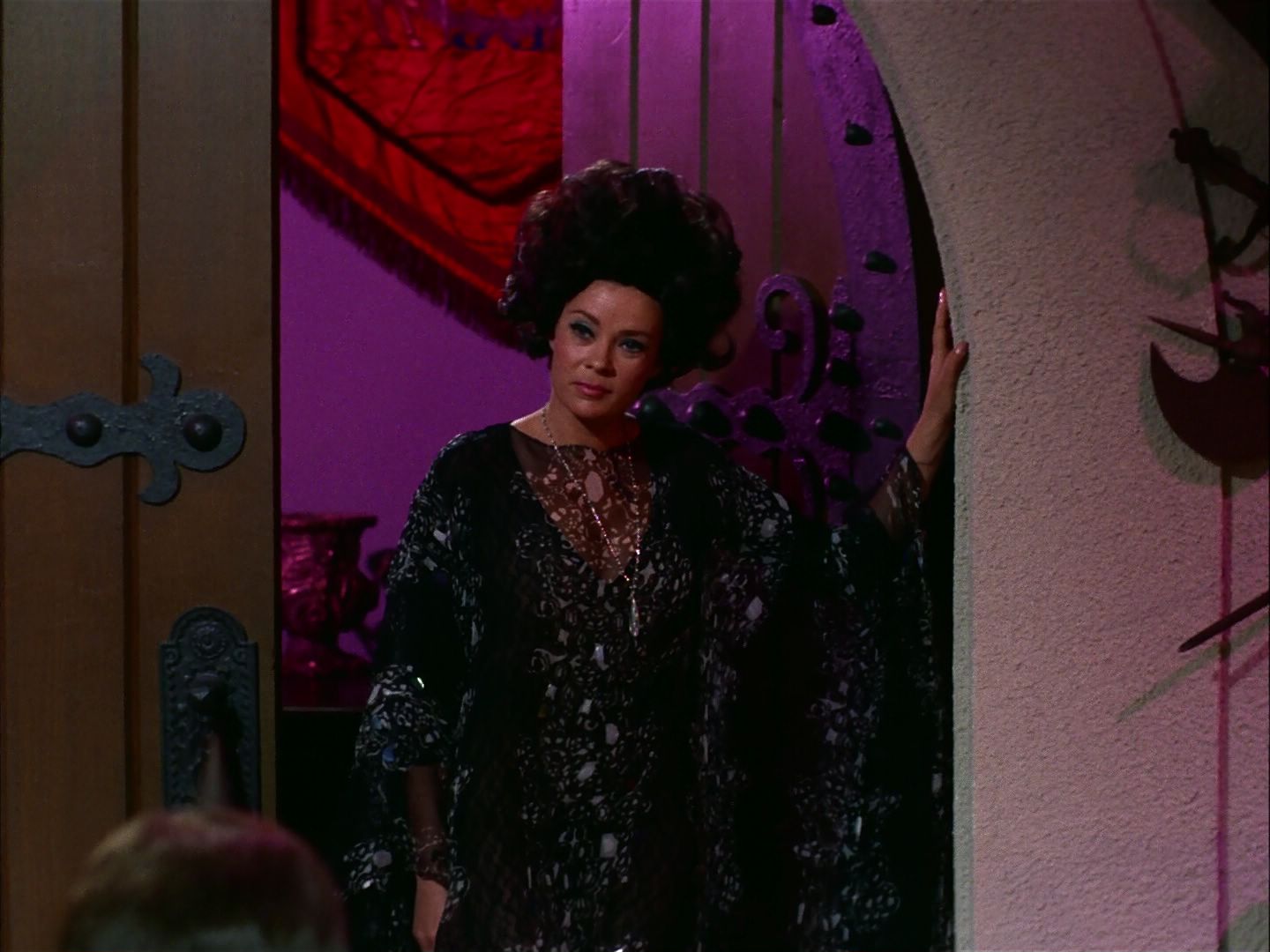 ariane179254_StarTrek_2x07_Catspaw_1562.jpg
