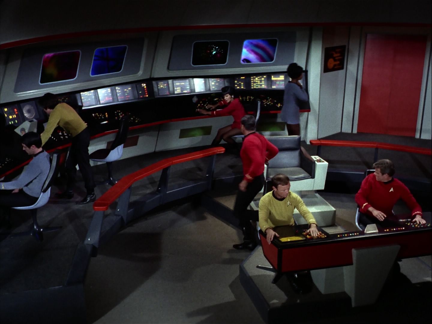 ariane179254_StarTrek_2x07_Catspaw_1743.jpg