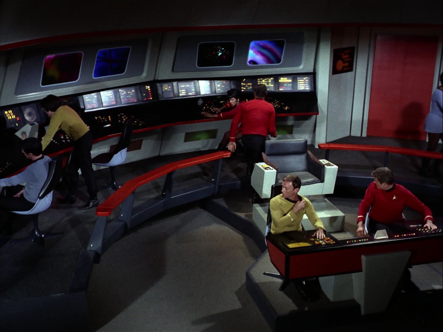 ariane179254_StarTrek_2x07_Catspaw_1745.jpg