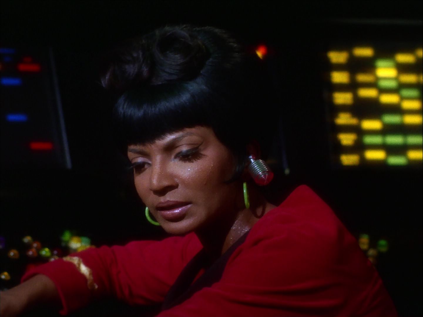 ariane179254_StarTrek_2x07_Catspaw_1746.jpg