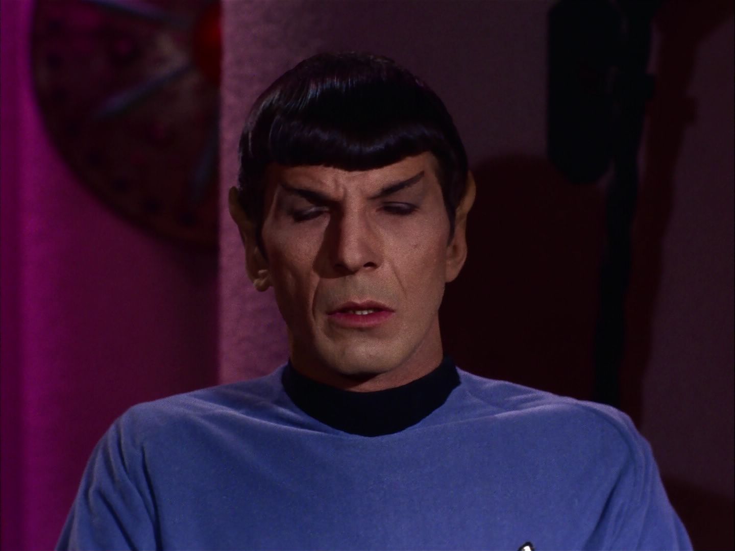 ariane179254_StarTrek_2x07_Catspaw_1790.jpg