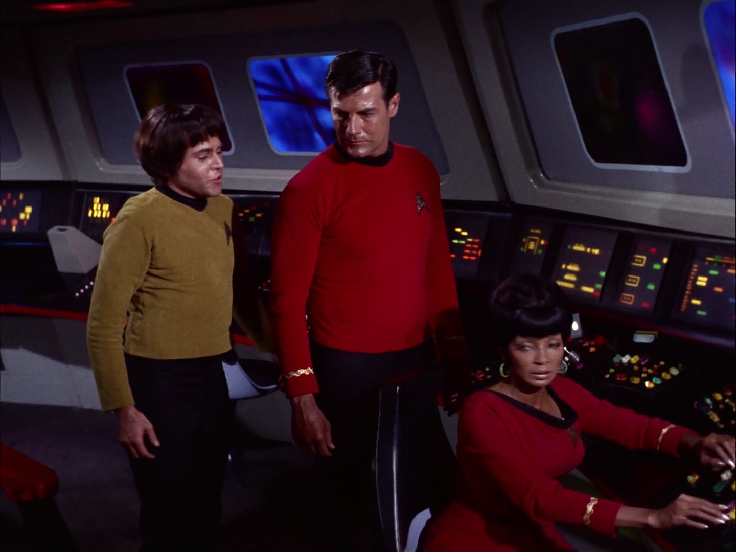 ariane179254_StarTrek_2x07_Catspaw_1821.jpg