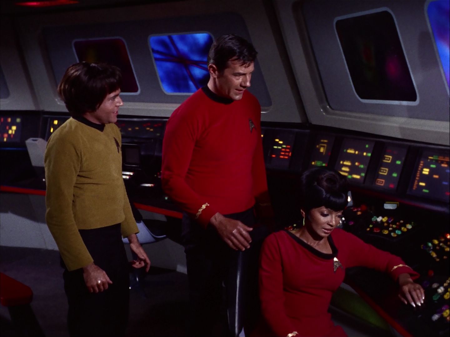 ariane179254_StarTrek_2x07_Catspaw_1826.jpg