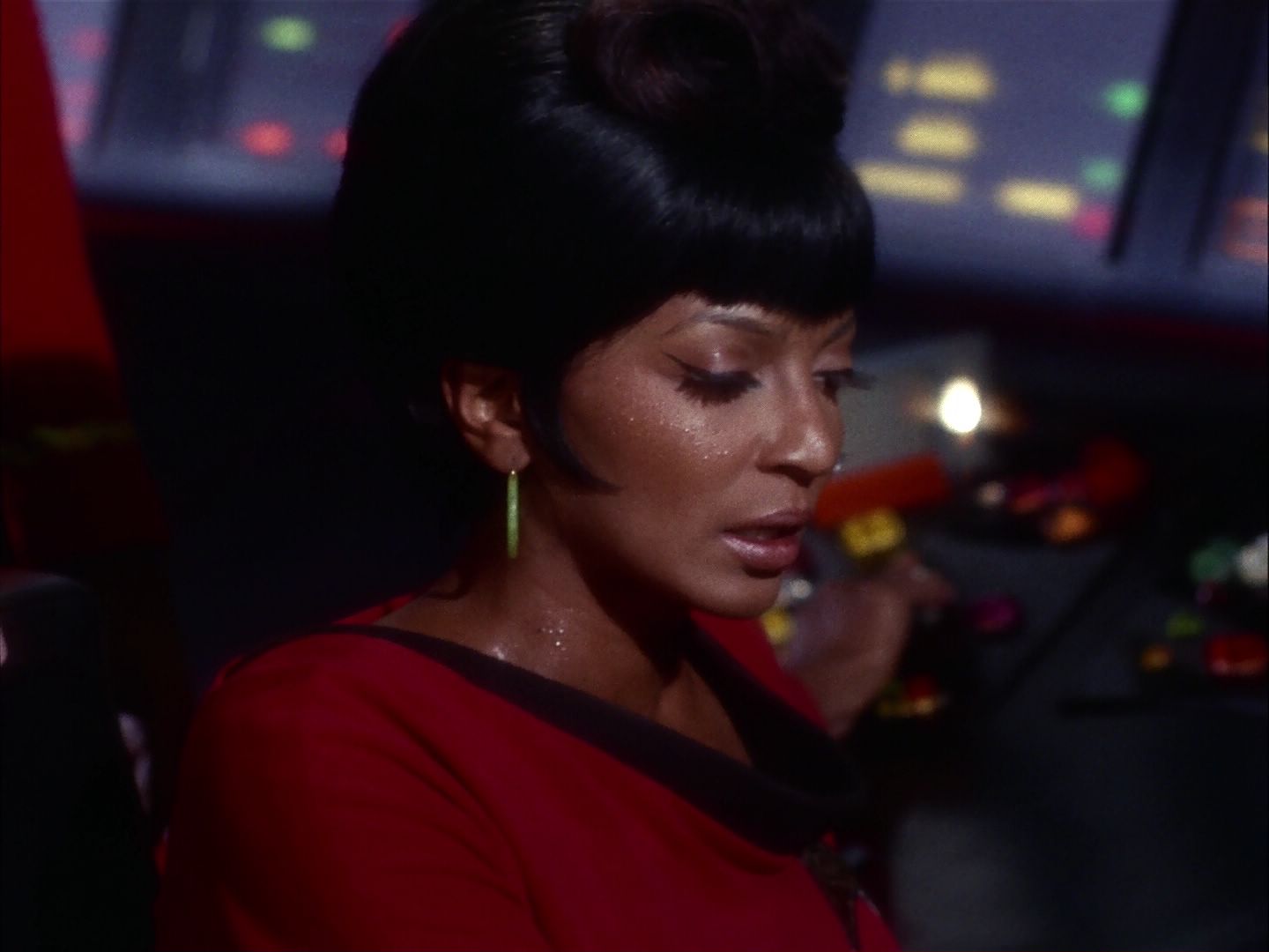 ariane179254_StarTrek_2x07_Catspaw_1833.jpg