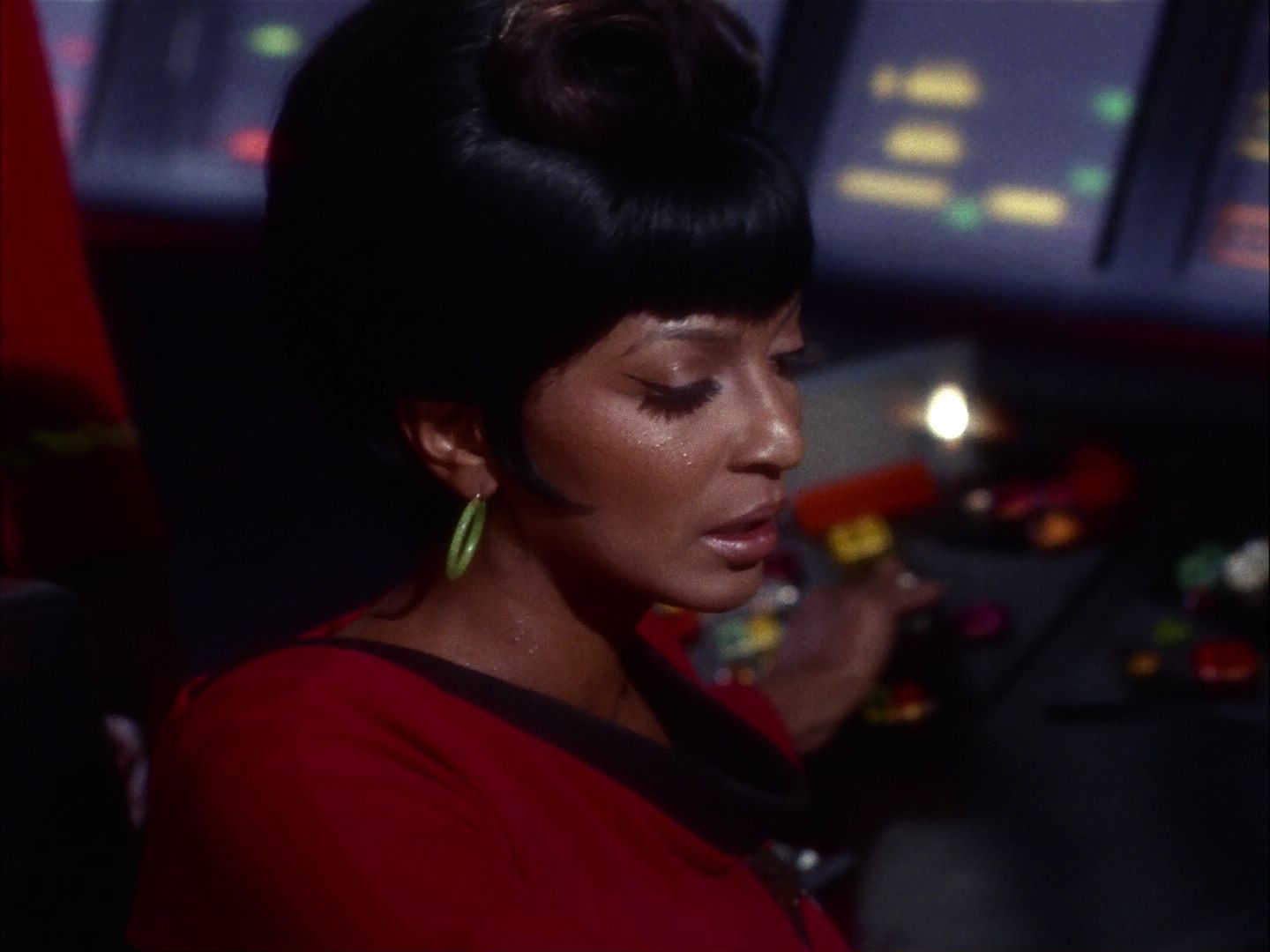 ariane179254_StarTrek_2x07_Catspaw_1834.jpg