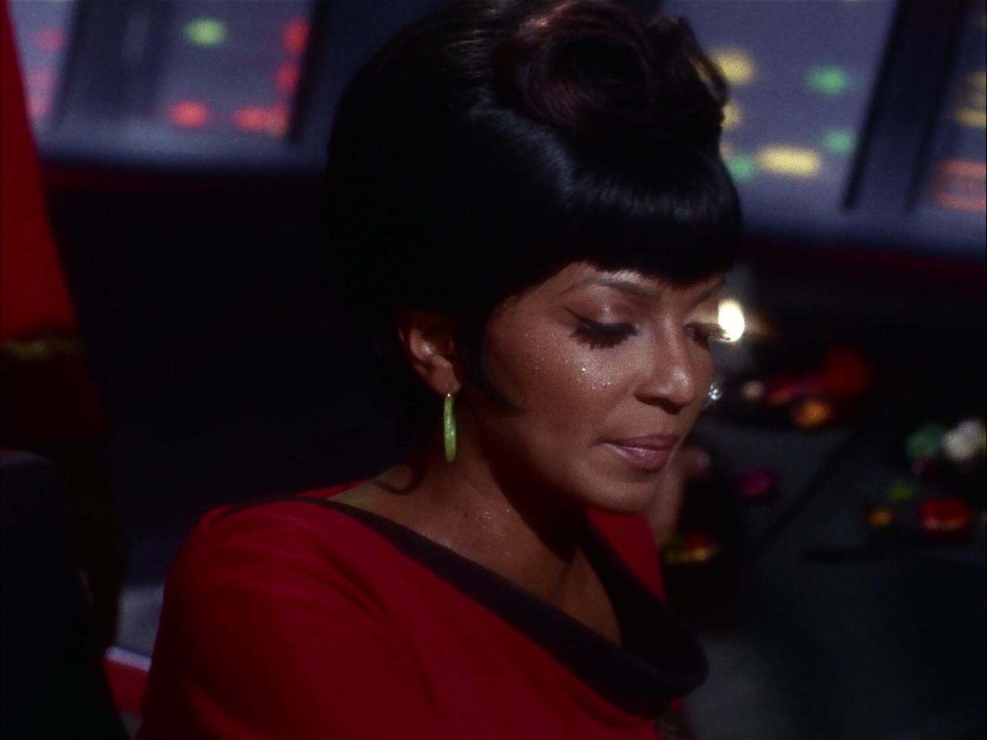 ariane179254_StarTrek_2x07_Catspaw_1836.jpg