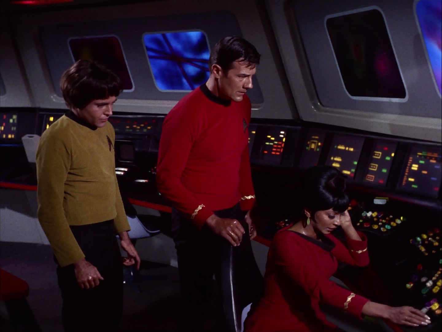 ariane179254_StarTrek_2x07_Catspaw_1839.jpg