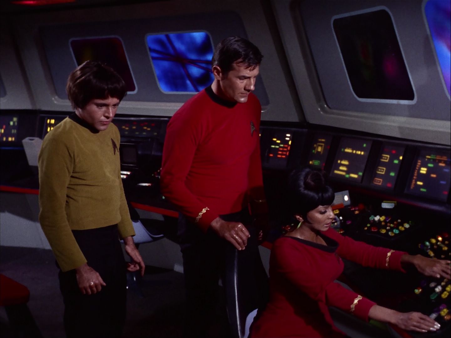 ariane179254_StarTrek_2x07_Catspaw_1841.jpg