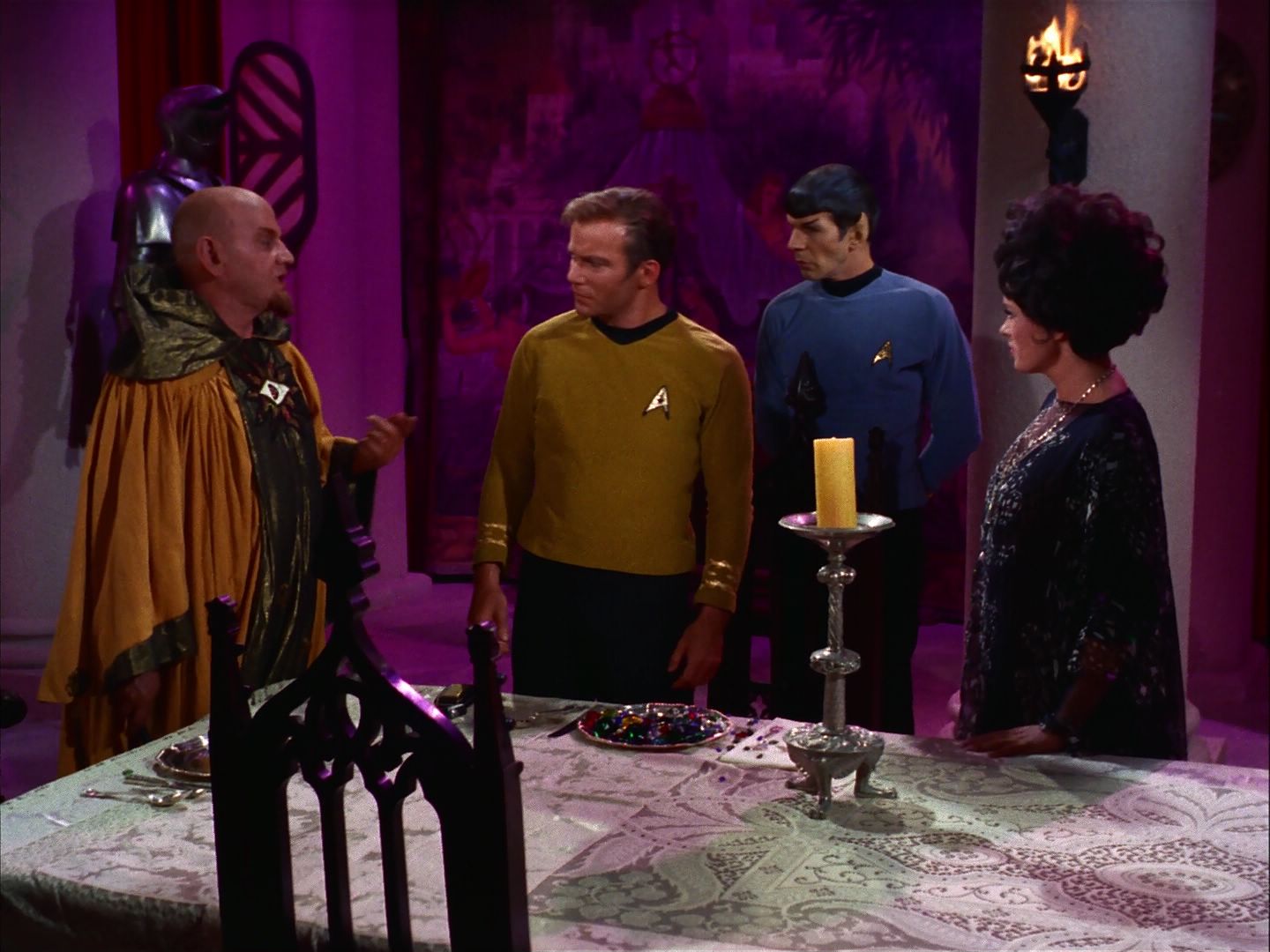 ariane179254_StarTrek_2x07_Catspaw_1847.jpg