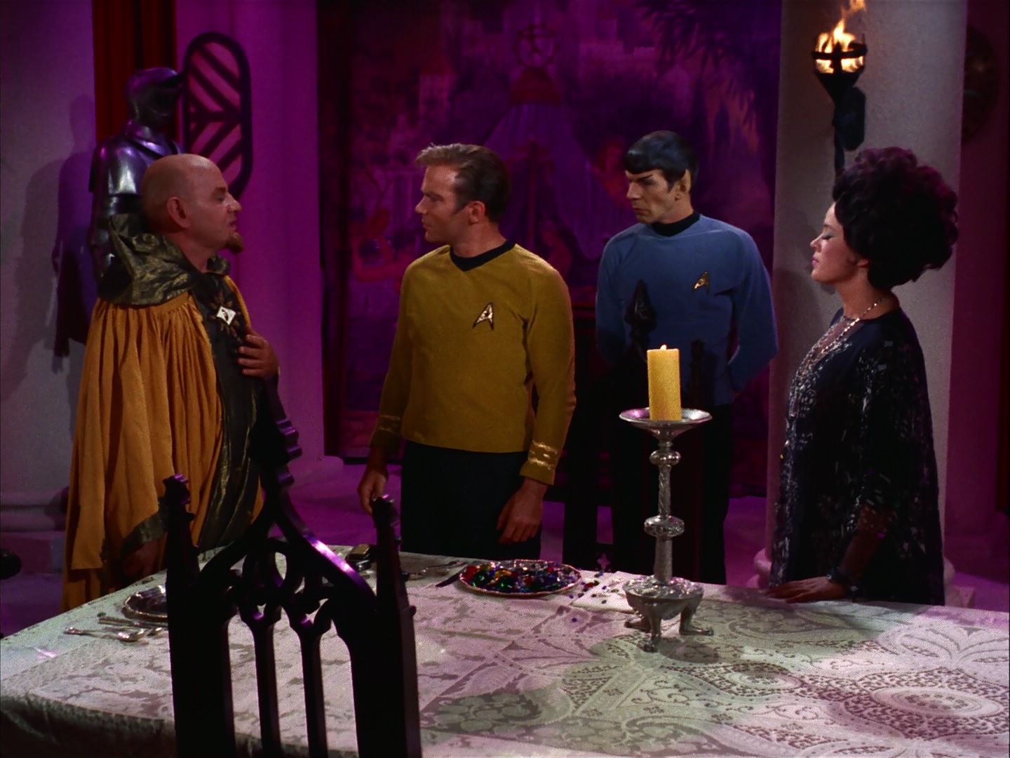 ariane179254_StarTrek_2x07_Catspaw_1849.jpg