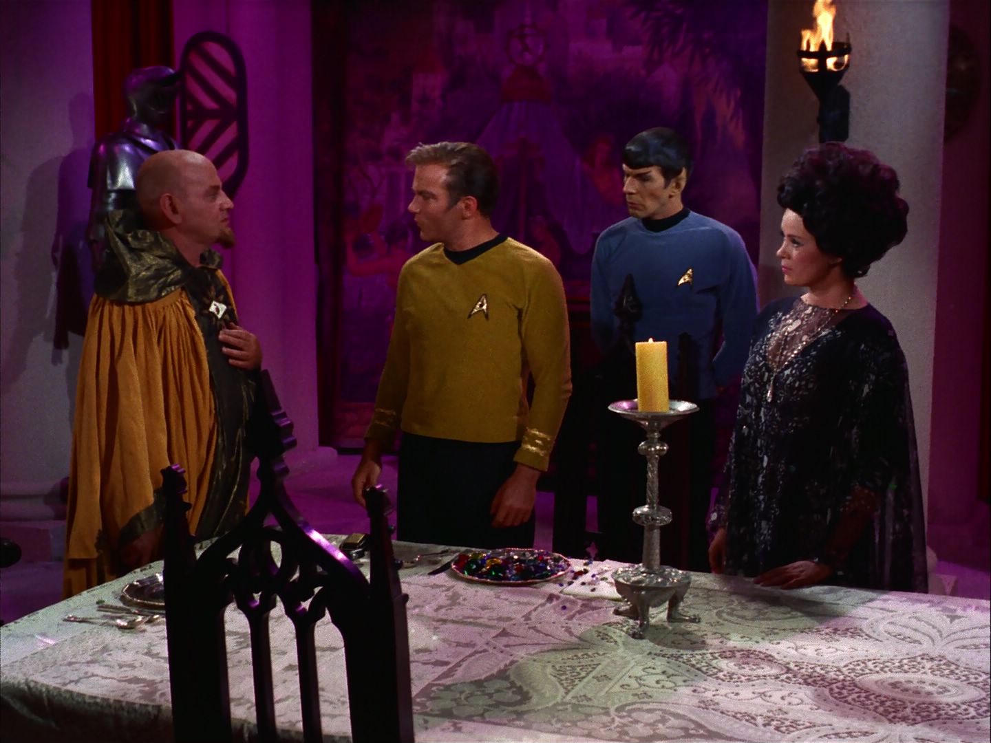ariane179254_StarTrek_2x07_Catspaw_1856.jpg