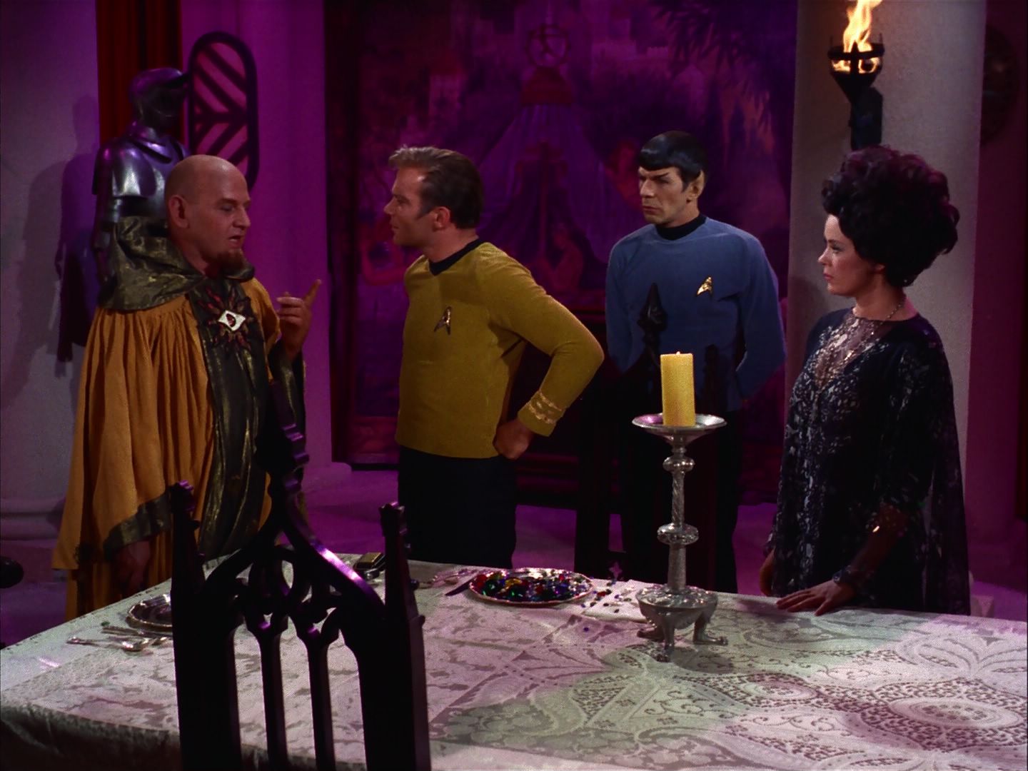 ariane179254_StarTrek_2x07_Catspaw_1876.jpg