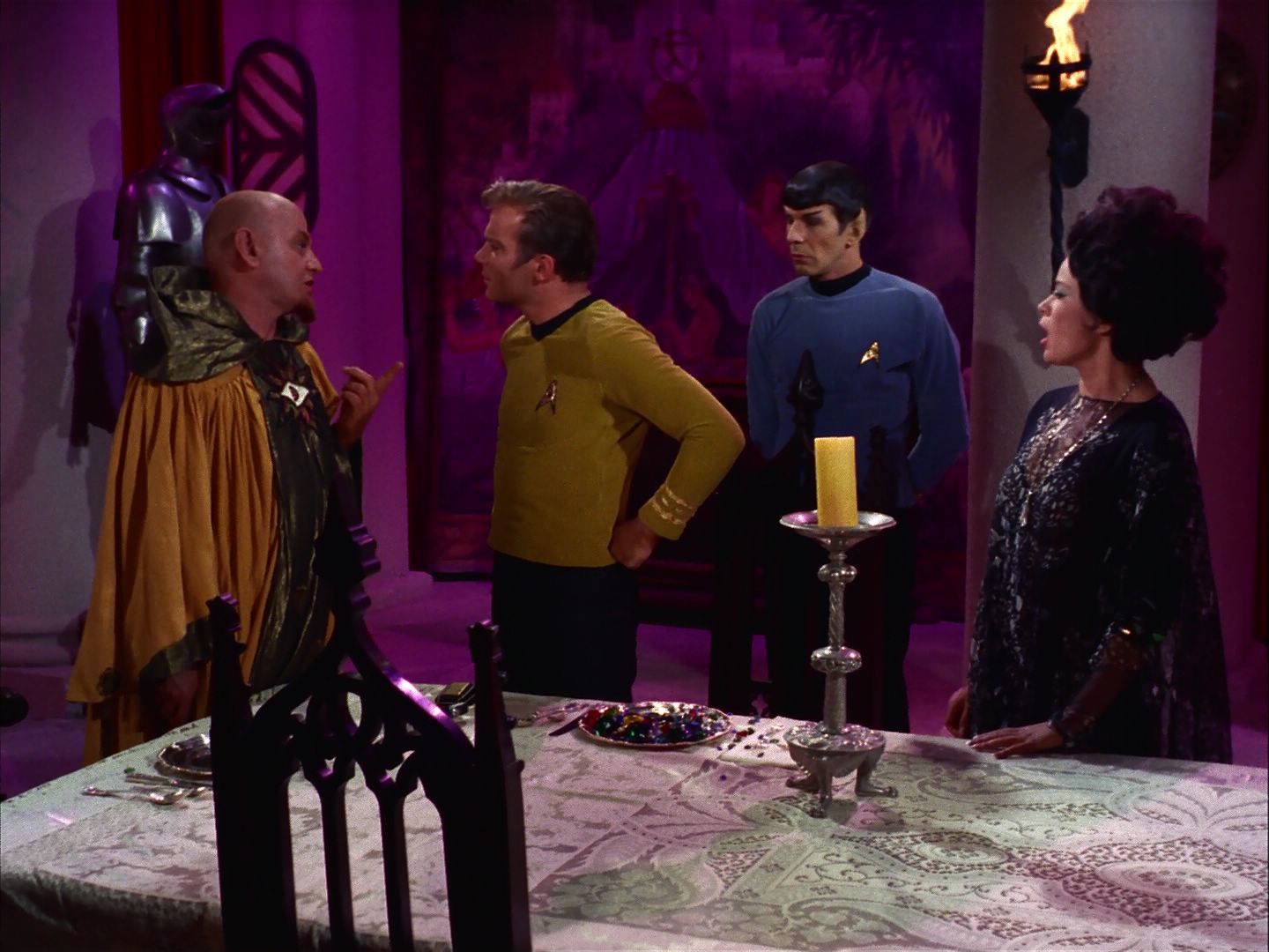 ariane179254_StarTrek_2x07_Catspaw_1878.jpg