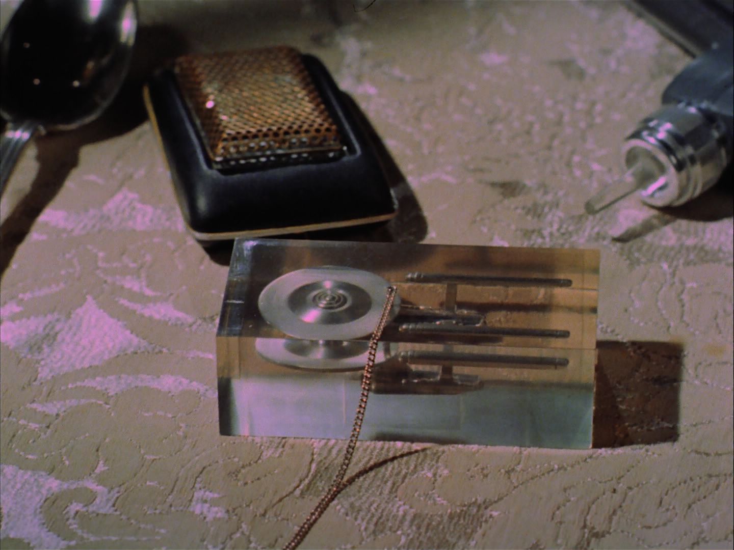 ariane179254_StarTrek_2x07_Catspaw_1913.jpg