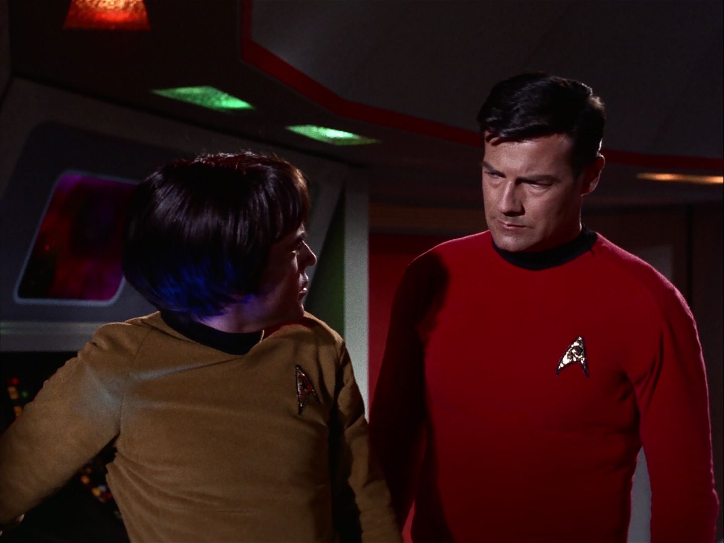 ariane179254_StarTrek_2x07_Catspaw_1951.jpg