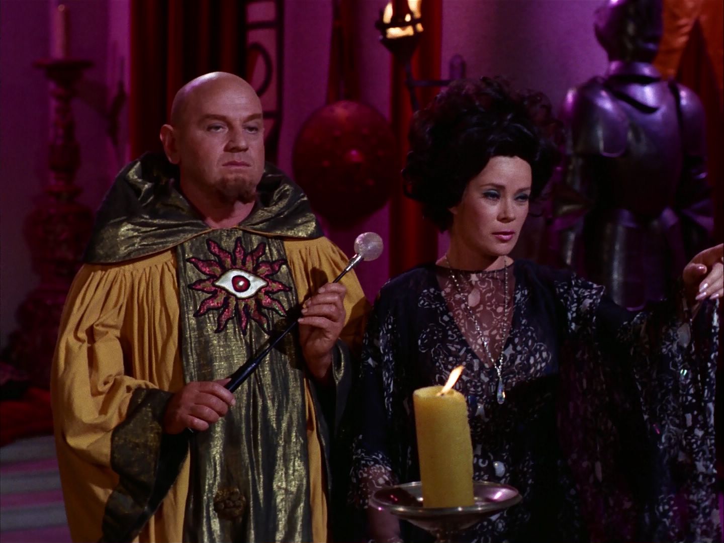 ariane179254_StarTrek_2x07_Catspaw_1995.jpg