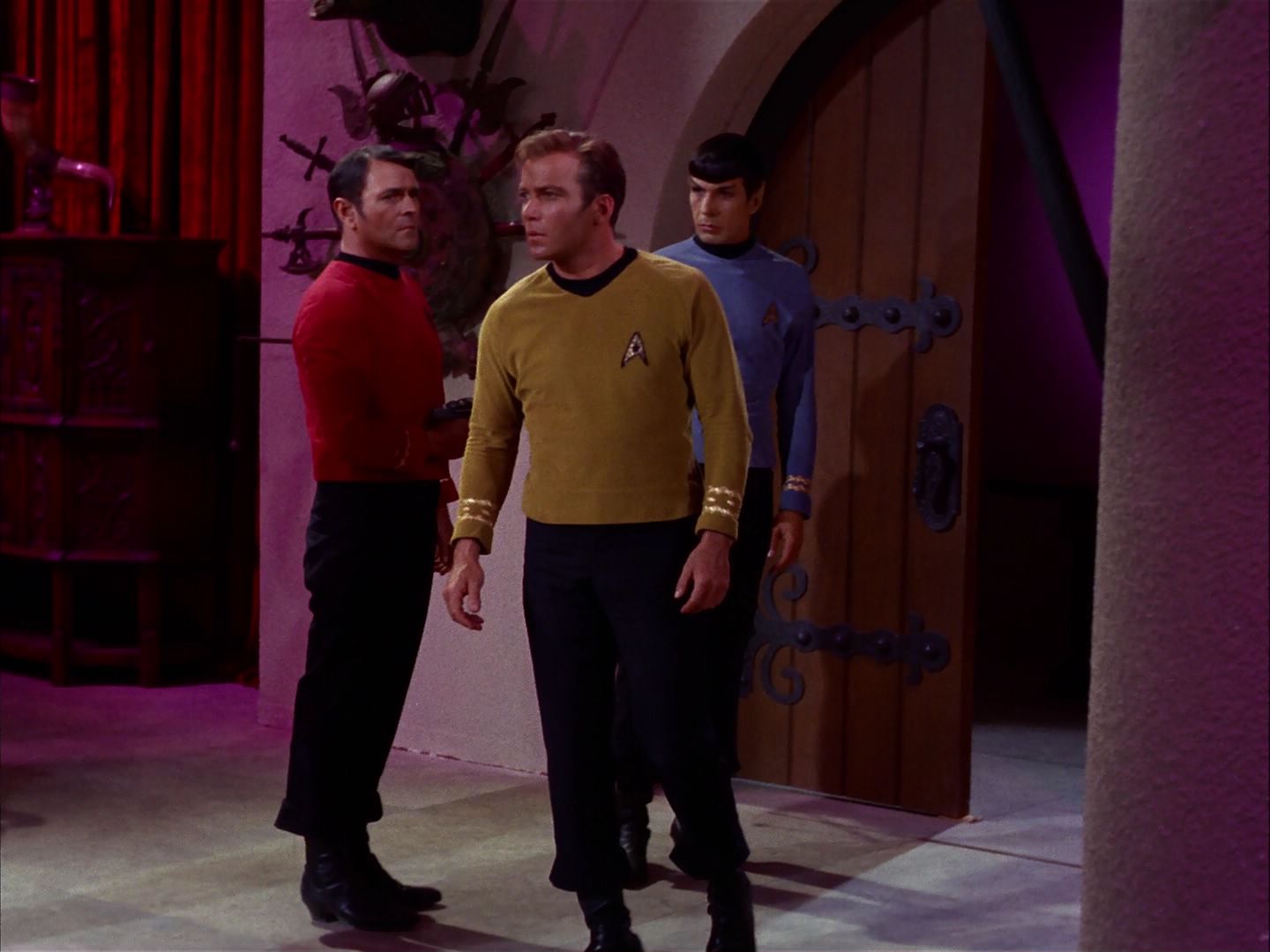 ariane179254_StarTrek_2x07_Catspaw_1999.jpg