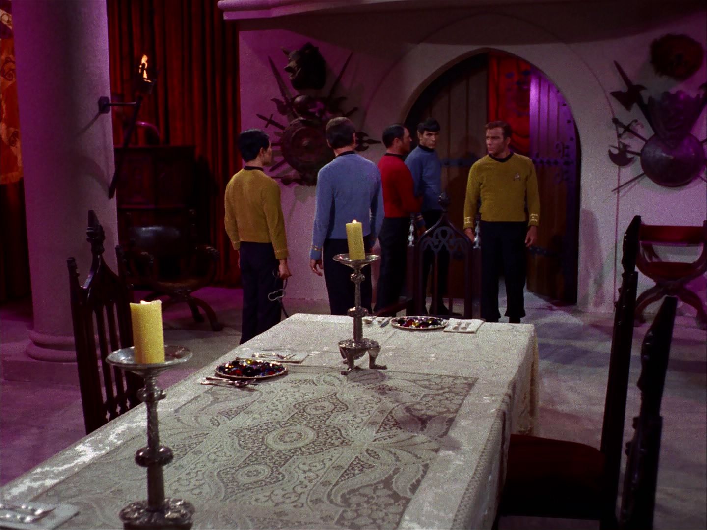 ariane179254_StarTrek_2x07_Catspaw_2002.jpg