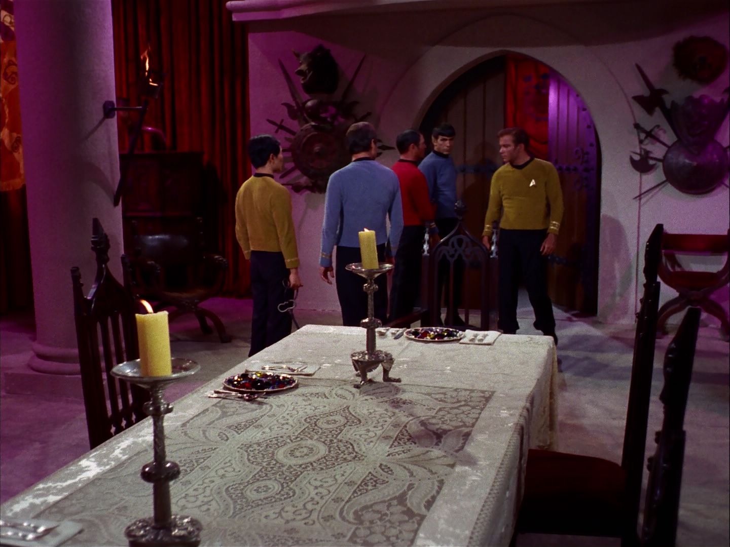 ariane179254_StarTrek_2x07_Catspaw_2003.jpg