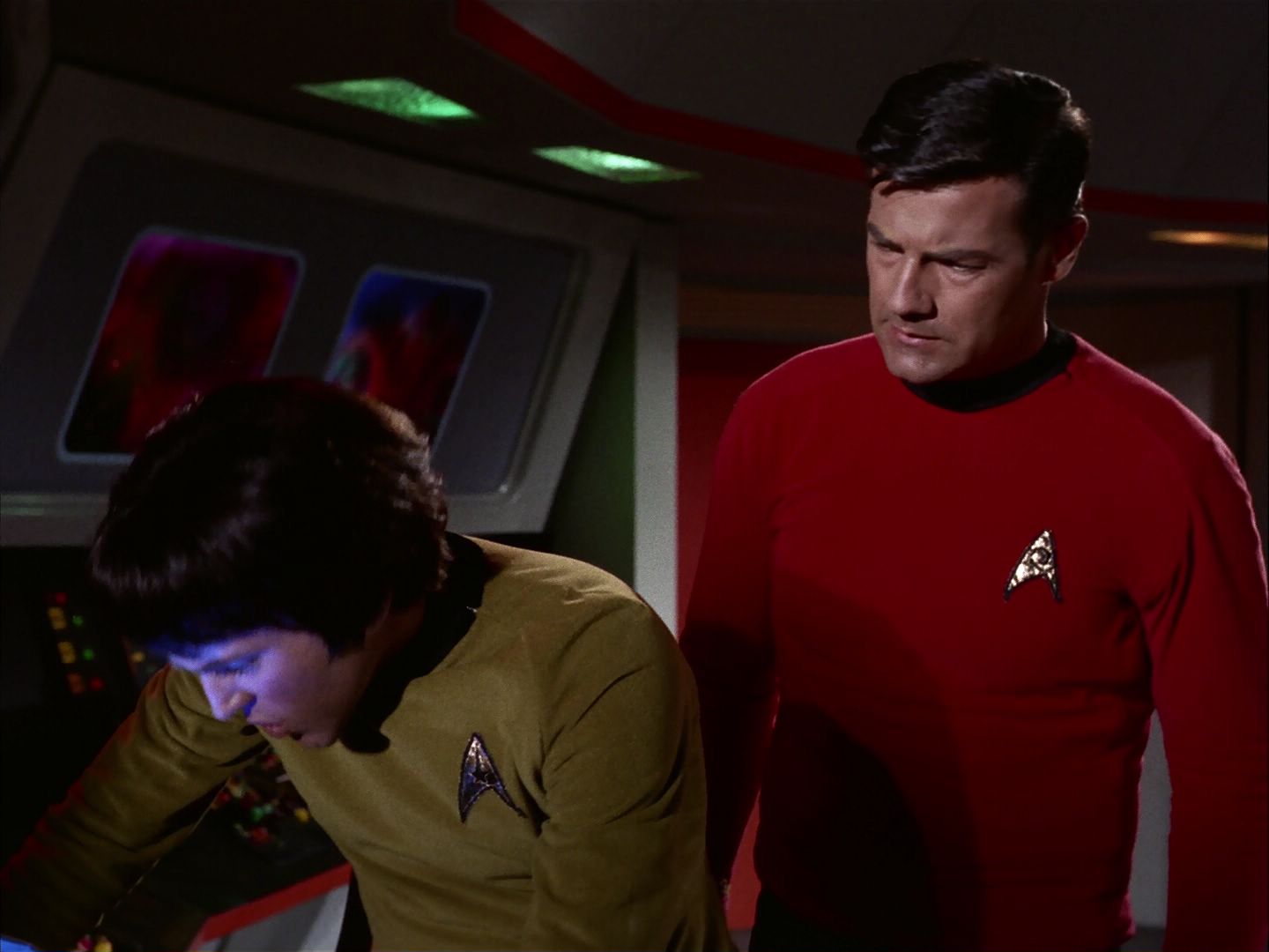 ariane179254_StarTrek_2x07_Catspaw_2021.jpg