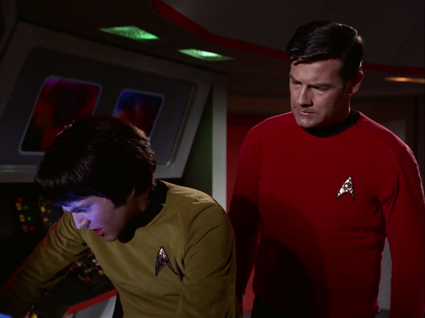 ariane179254_StarTrek_2x07_Catspaw_2022.jpg
