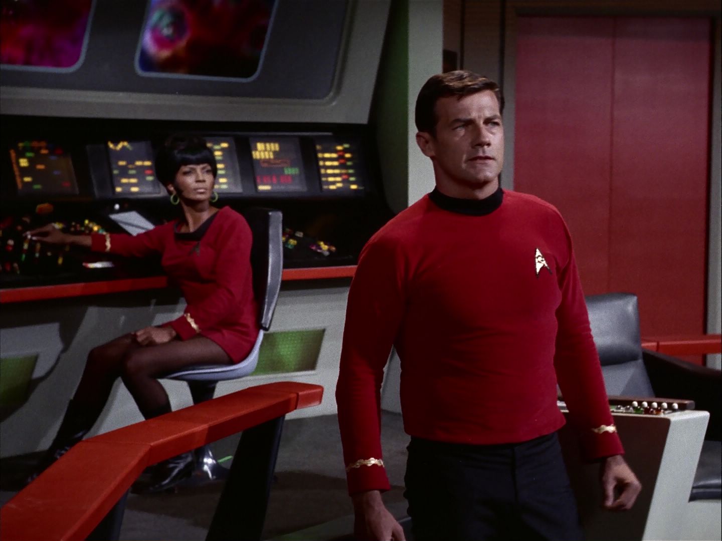 ariane179254_StarTrek_2x07_Catspaw_2049.jpg
