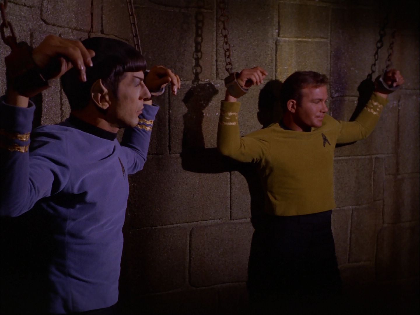 ariane179254_StarTrek_2x07_Catspaw_2063.jpg