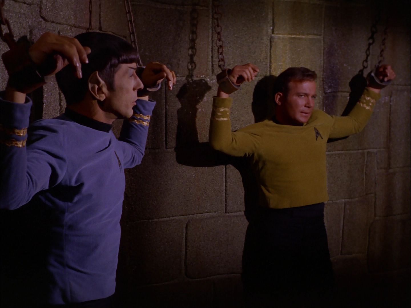 ariane179254_StarTrek_2x07_Catspaw_2065.jpg