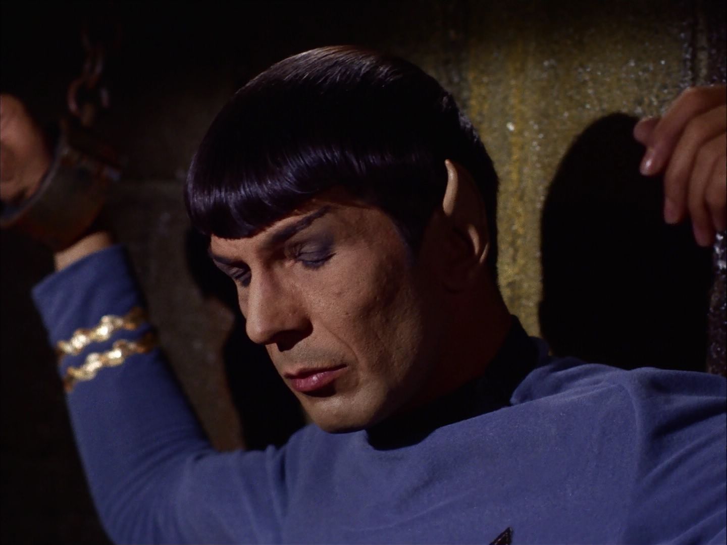 ariane179254_StarTrek_2x07_Catspaw_2076.jpg