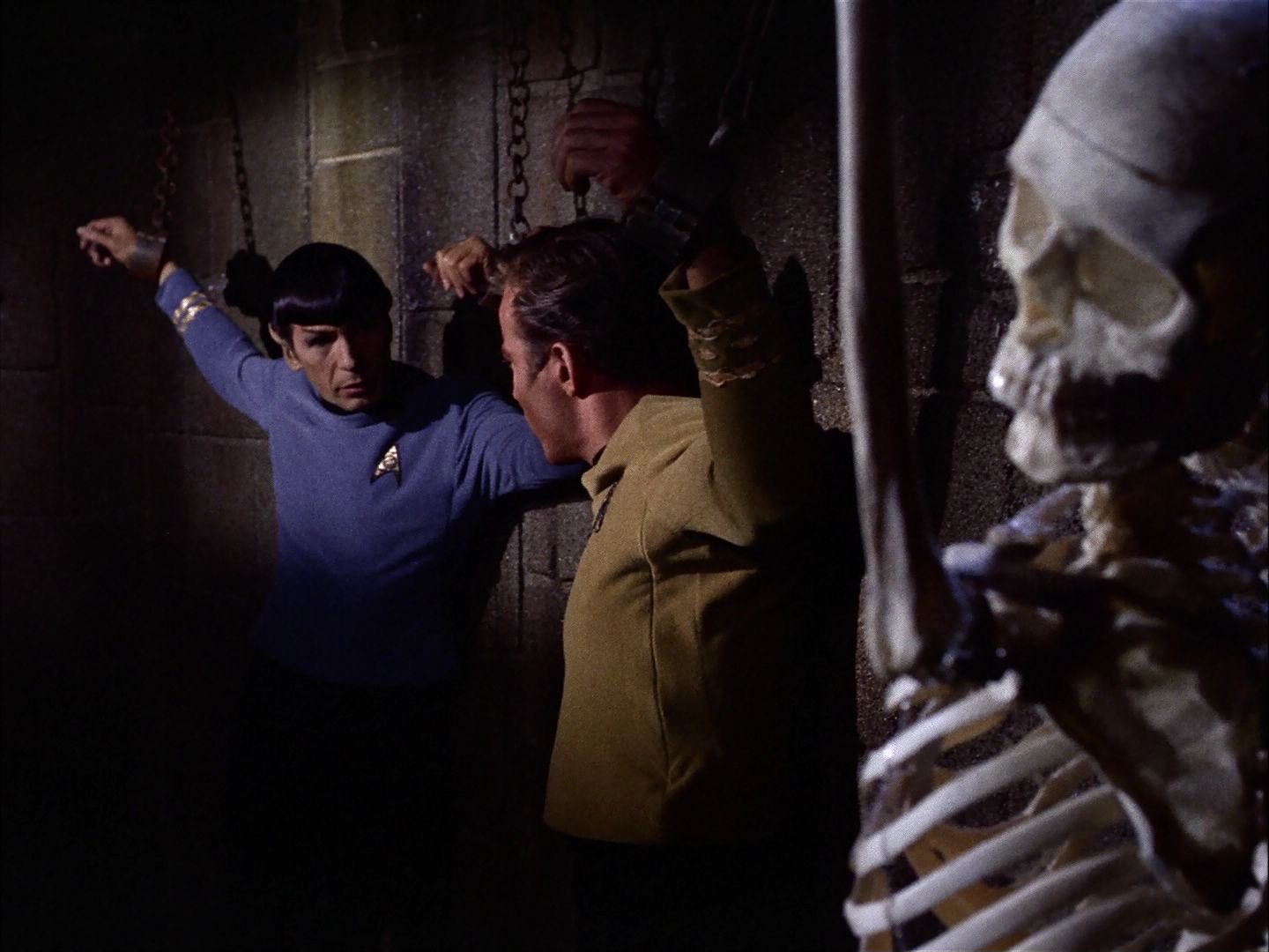 ariane179254_StarTrek_2x07_Catspaw_2148.jpg