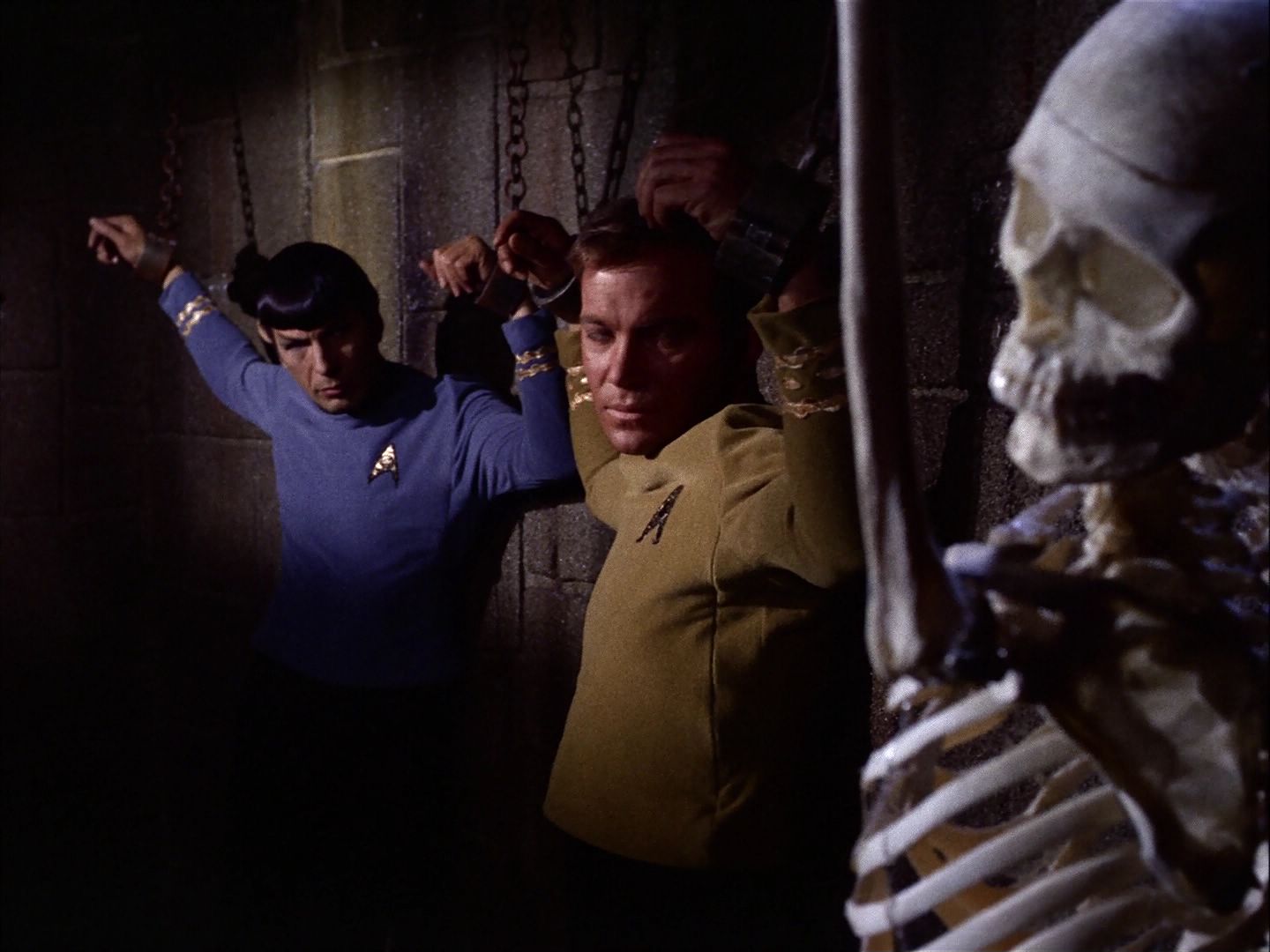 ariane179254_StarTrek_2x07_Catspaw_2157.jpg