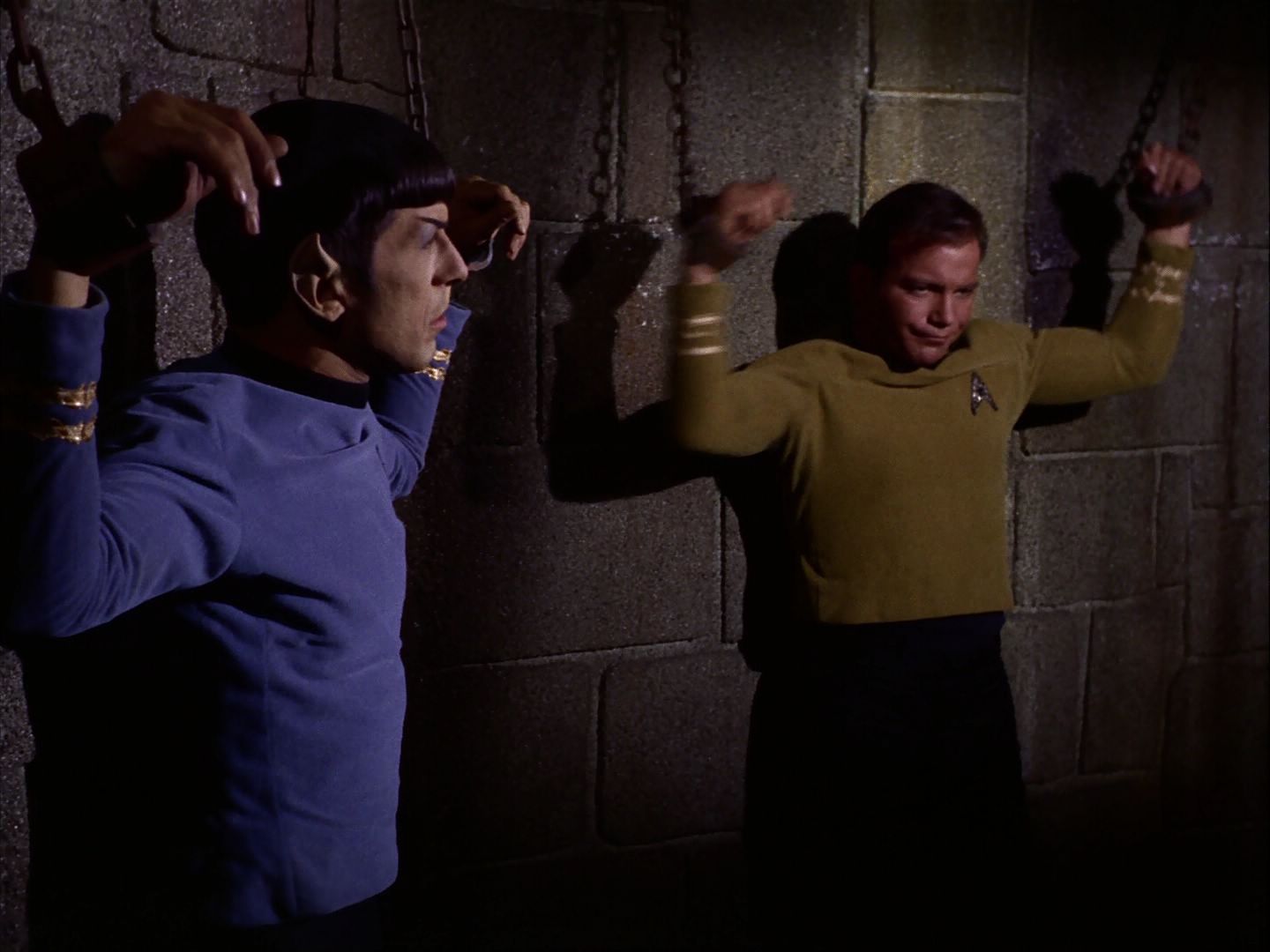 ariane179254_StarTrek_2x07_Catspaw_2187.jpg