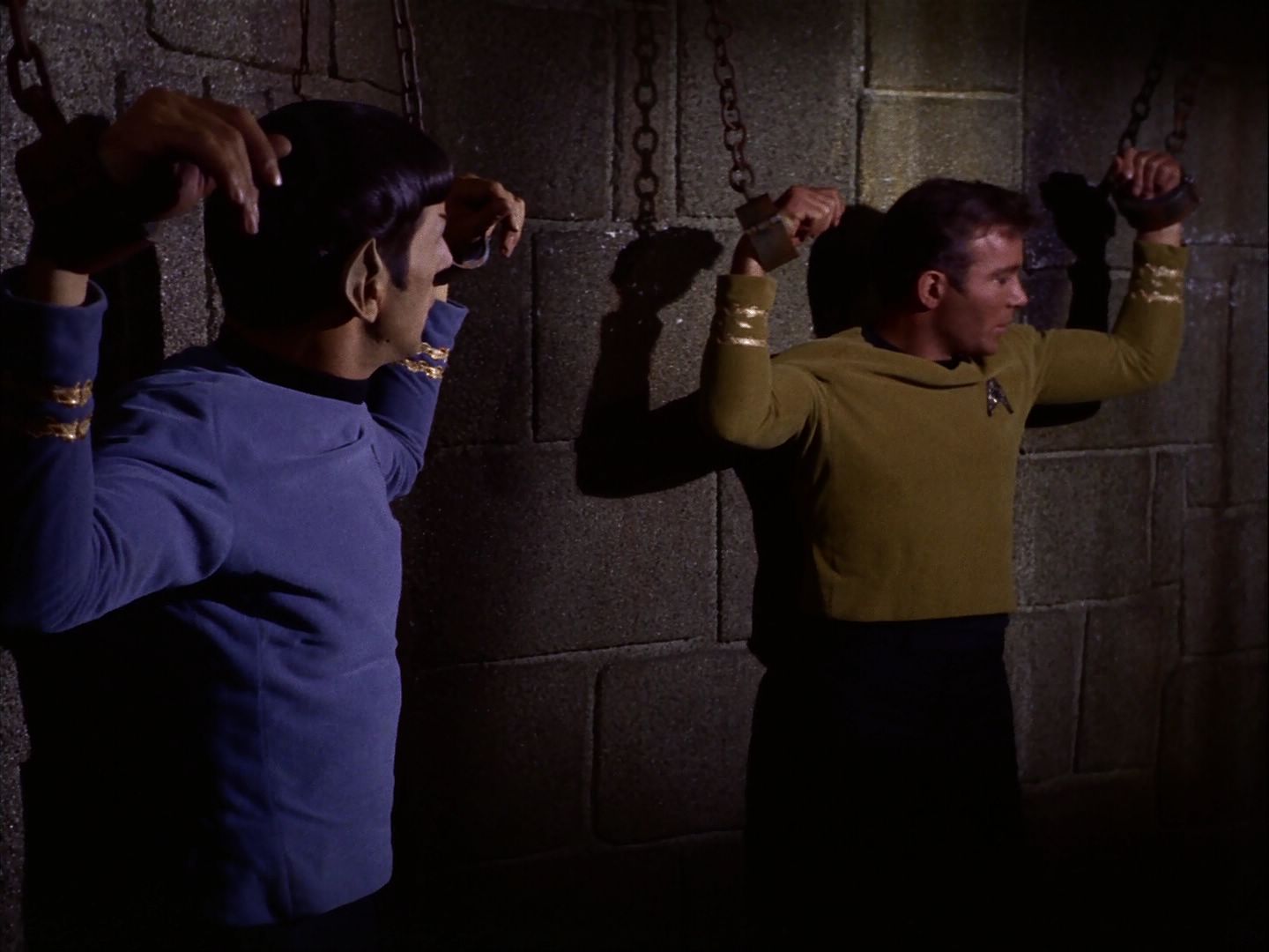 ariane179254_StarTrek_2x07_Catspaw_2191.jpg