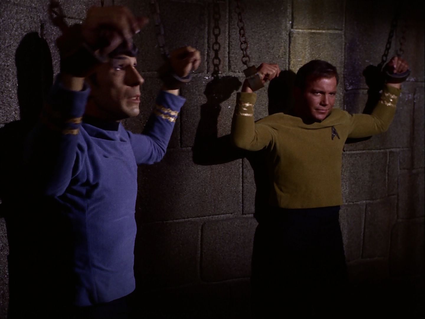ariane179254_StarTrek_2x07_Catspaw_2193.jpg