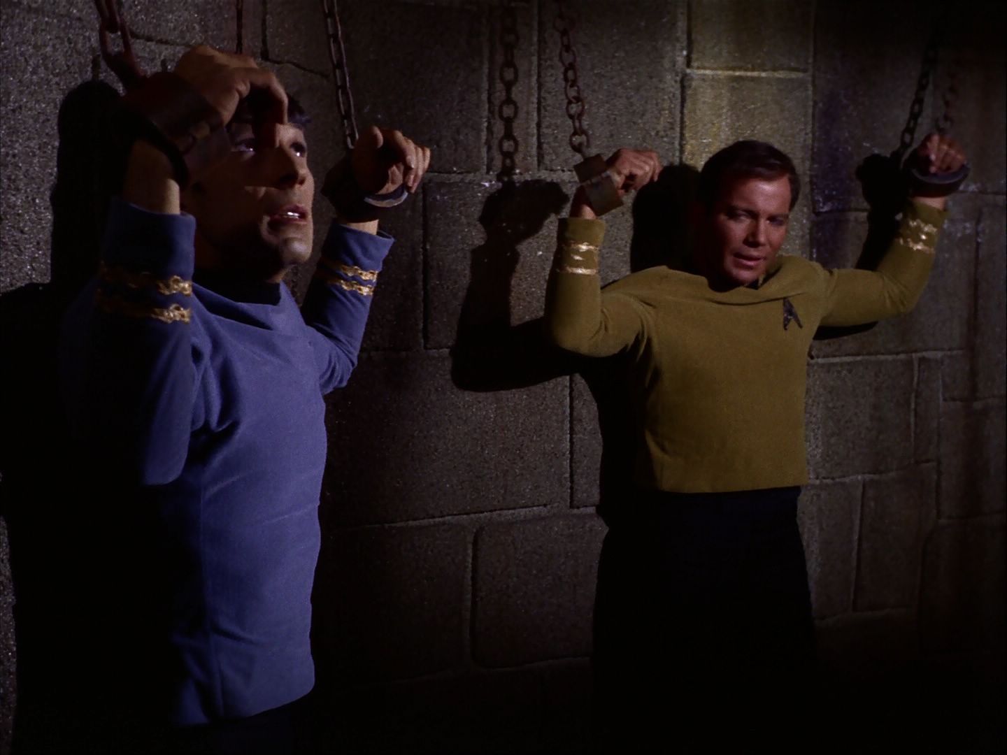 ariane179254_StarTrek_2x07_Catspaw_2194.jpg