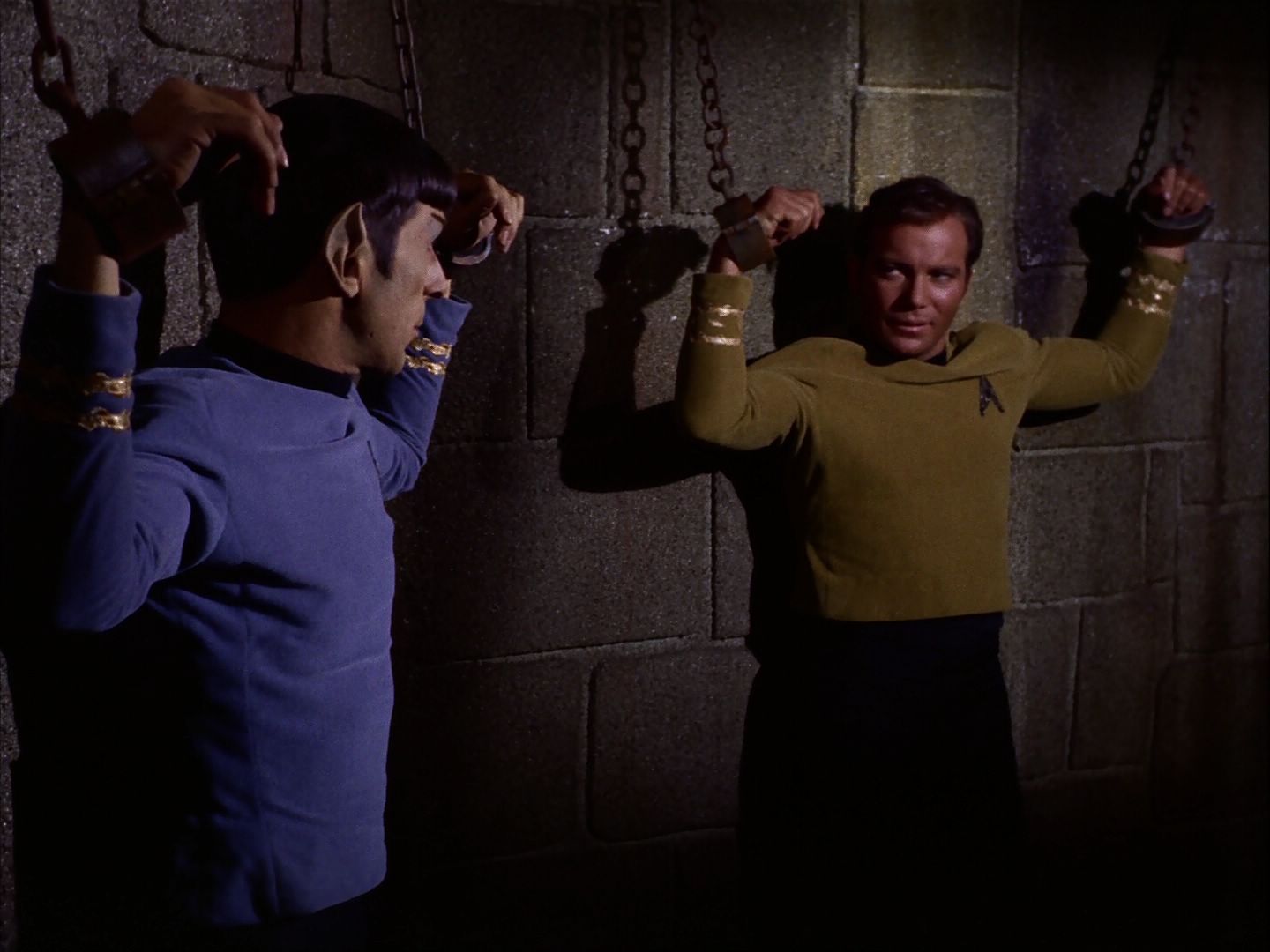 ariane179254_StarTrek_2x07_Catspaw_2198.jpg